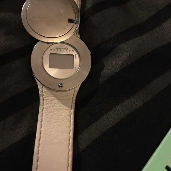 Watch - Picture 2 of 3