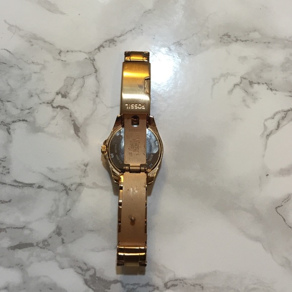 Authentic Rose Gold Fossil Watch - Picture 3 of 4