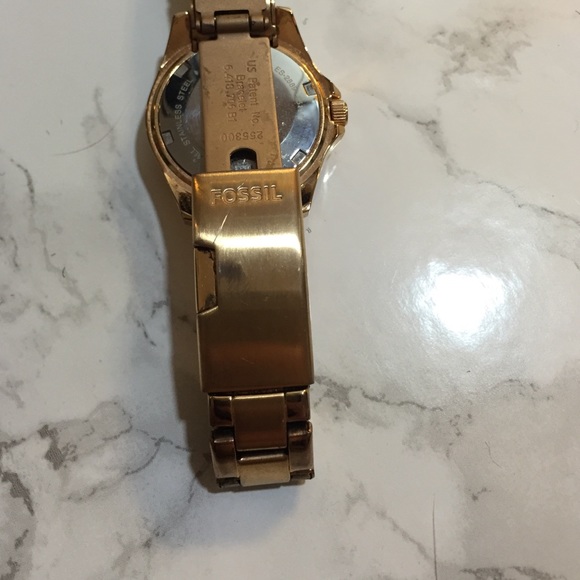 Authentic Rose Gold Fossil Watch - Picture 4 of 4