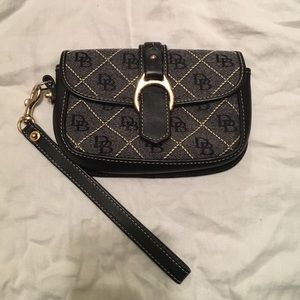 Dooney & Bourke signature quilt wristlet