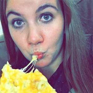 Meet your Posher, Joelle