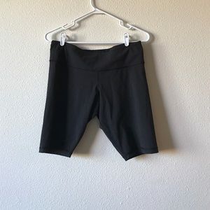 Black Lululemon above the knee bike shorts