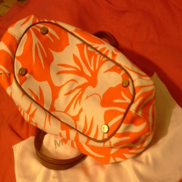 MK drawstring purse - Picture 4 of 6