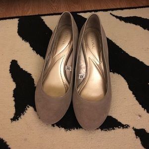 Short wedge shoes