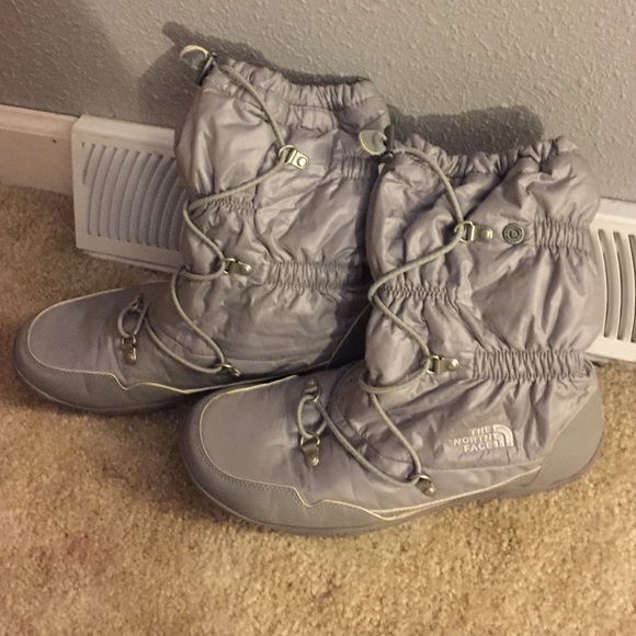 Silver North Face size 8 snow boots