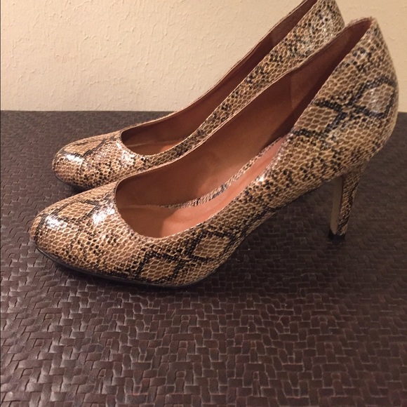 Banana republic snake skin print pumps
