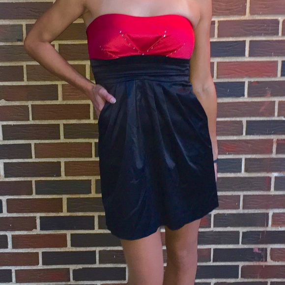 ❤️Black and Red Strapless Dress❤️ - Picture 2 of 4
