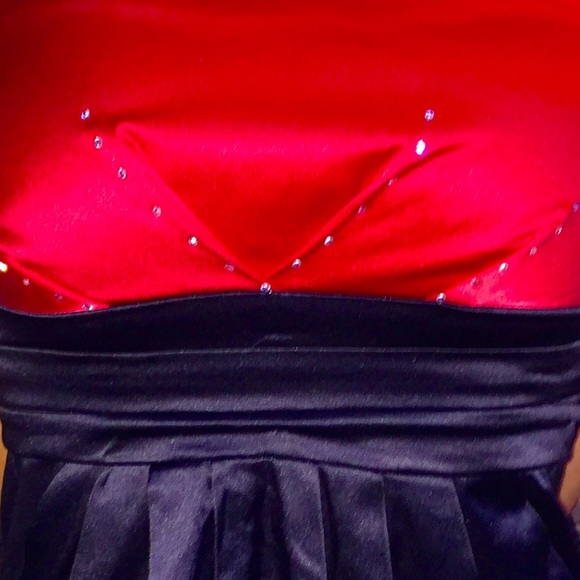 ❤️Black and Red Strapless Dress❤️ - Picture 4 of 4