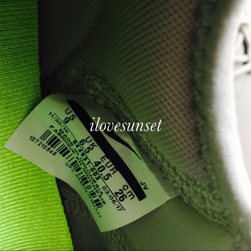 {Nike} Gray Roshe Two - Picture 6 of 6