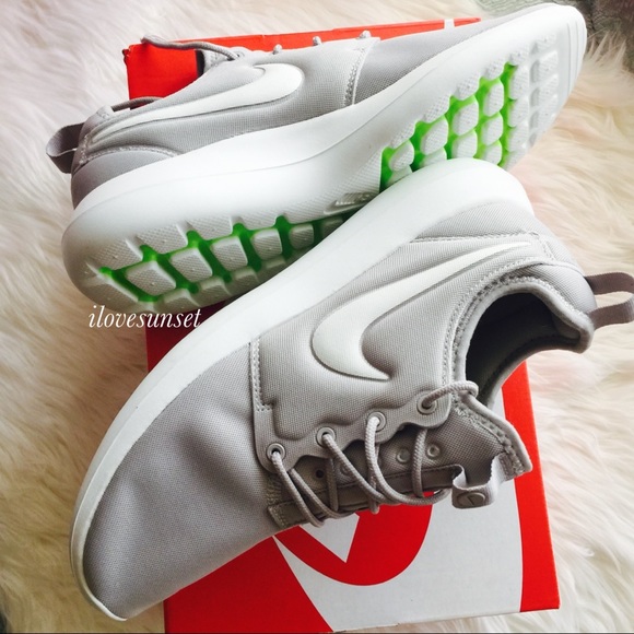 {Nike} Gray Roshe Two - Picture 3 of 6