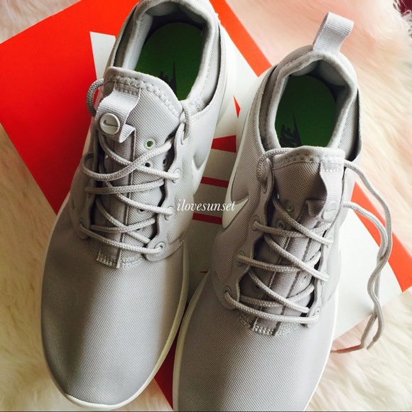 {Nike} Gray Roshe Two - Picture 4 of 6