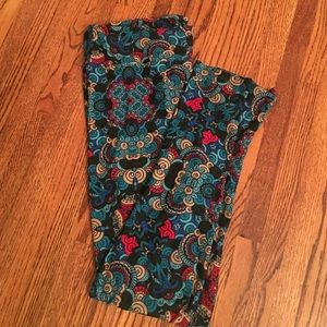 Lularoe Festive TC Leggings