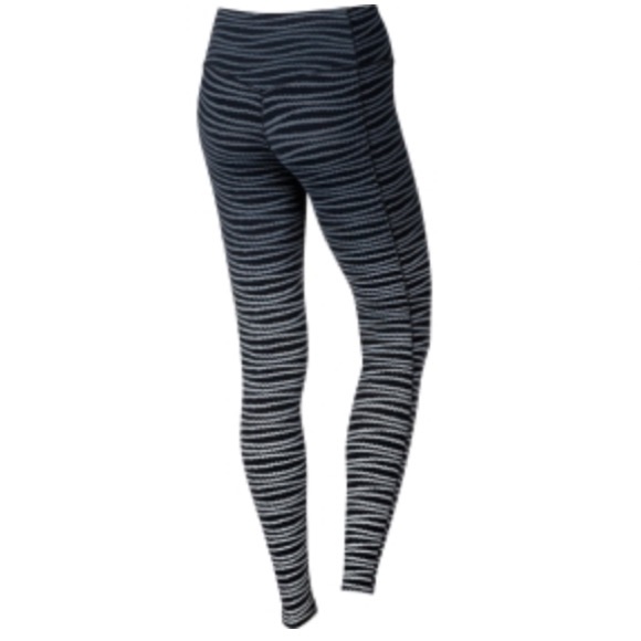 Nike Dri Fit Legging. - Picture 3 of 4