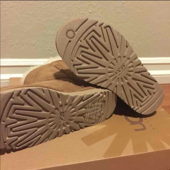 NWT women's chestnut mini Bailey bow ugg boots - Picture 3 of 3