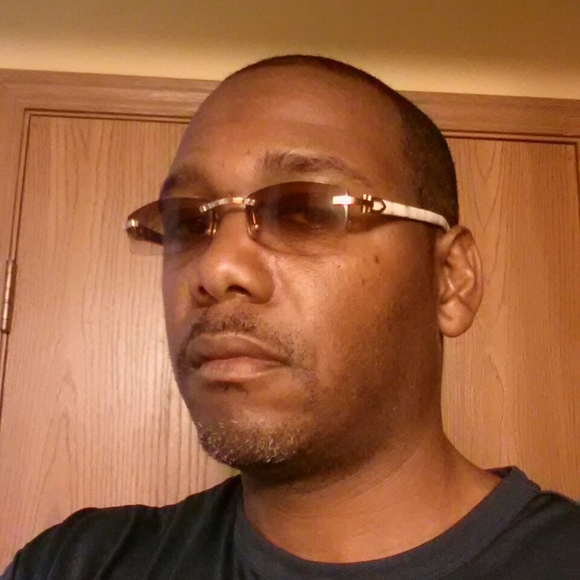 Meet your Posher, Dennis