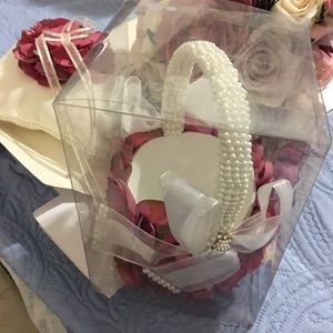 I am selling a beautiful bridal bouquet