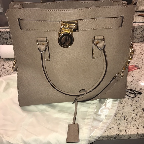 ❌sold❌ Michael Kor HAMILTON LARGE SAFFIANO LEATHER - Picture 1 of 4