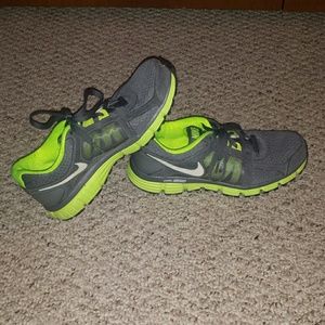Nike neon green shoes sz 8.5