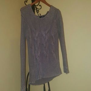 Beautiful Jessica Simpson sweater.