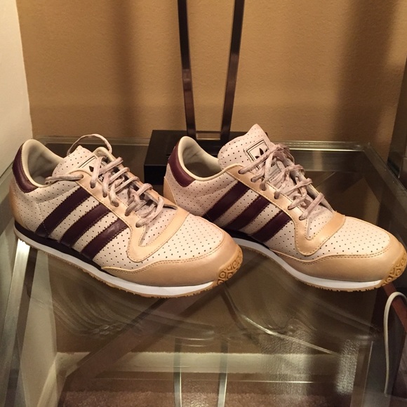 Cream/Brown Adidas - Picture 2 of 4