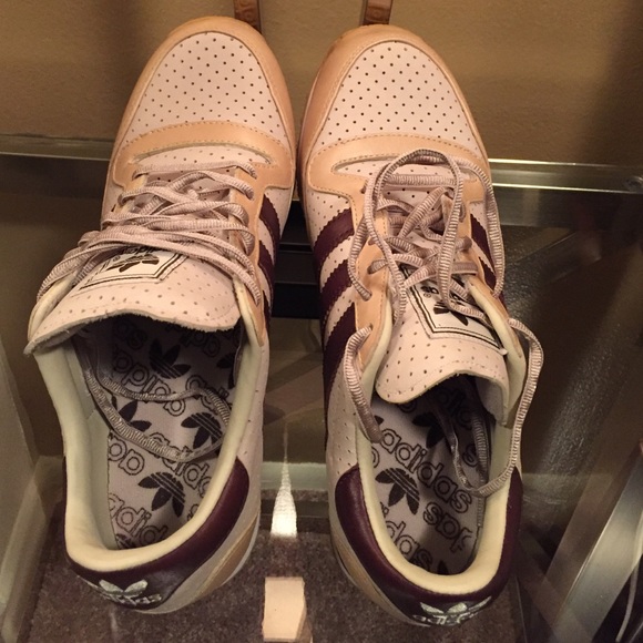Cream/Brown Adidas - Picture 3 of 4