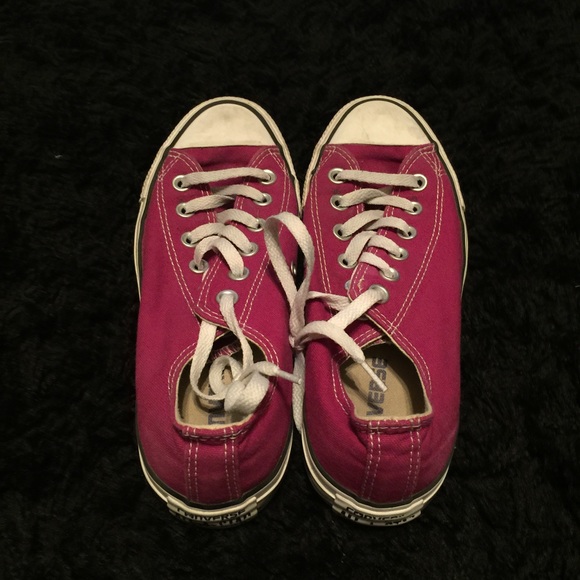 Size 7, dark pinkish kinda color converse! - Picture 1 of 3