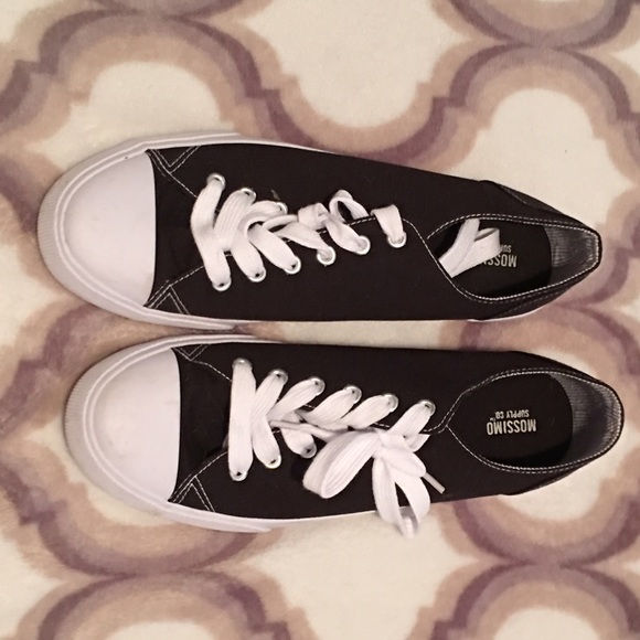 Mossimo black and white shoes
