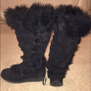 Black fur zipper and lace up boots
