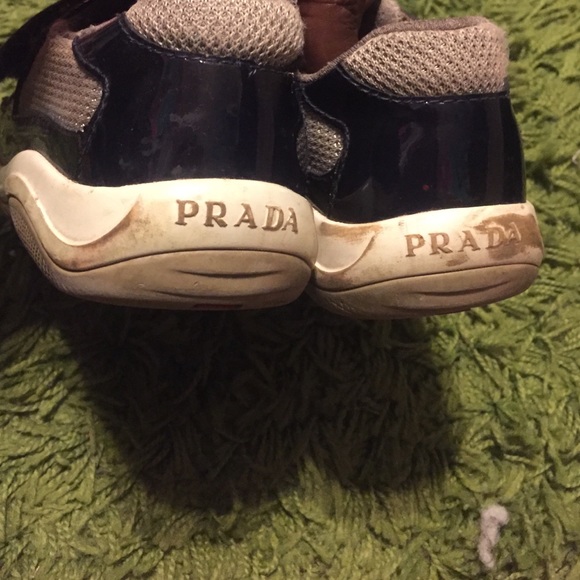 Prada - Picture 2 of 4