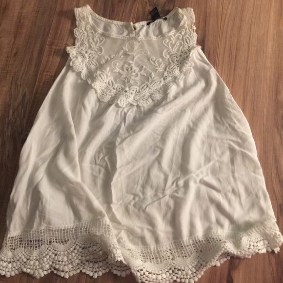 White, lace detailed tank top