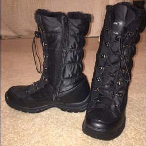 Weatherproof black fun winter boots