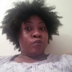 Meet your Posher, Dee