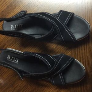 Size 10 wedges. Ana