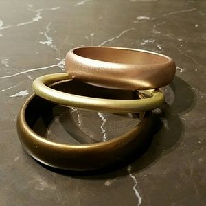 Metallic bangles