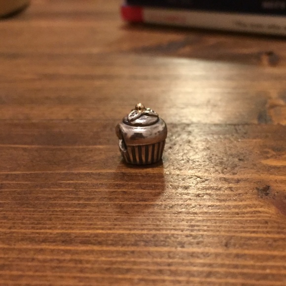 Pandora Cupcake Charm! Great Condition!