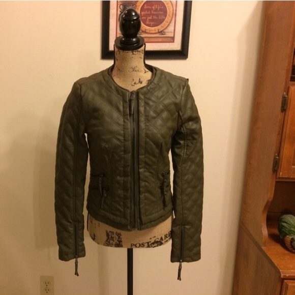 Cute small Olive green faux leather jacket!