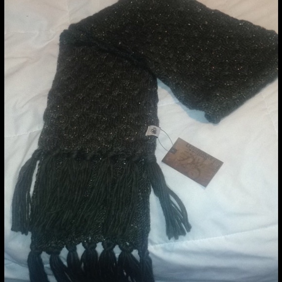 Legendary whitetail scarf