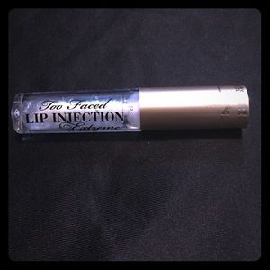 Too Faced Lip Injection extreme