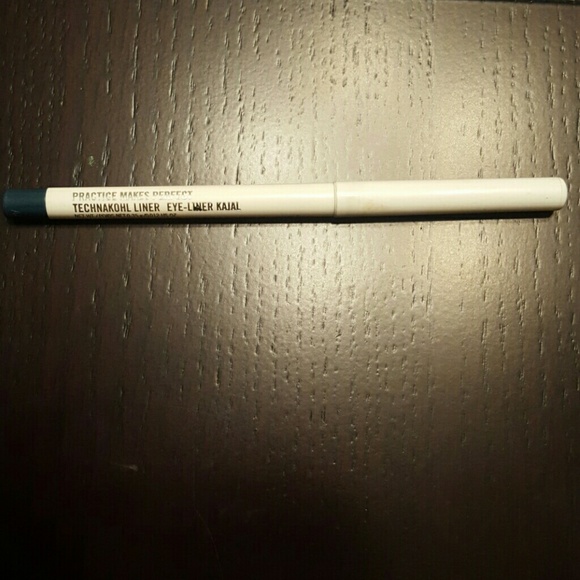 MAC practice makes perfect eye liner - Picture 1 of 1