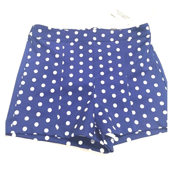 Polka-dot sailor style shorts !