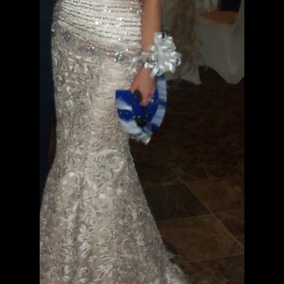 Dress - Picture 2 of 3