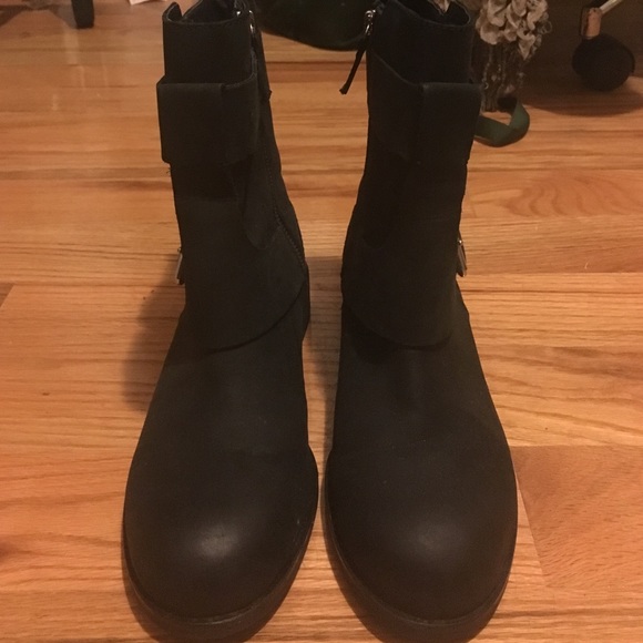 Like-new black leather silence + noise boots
