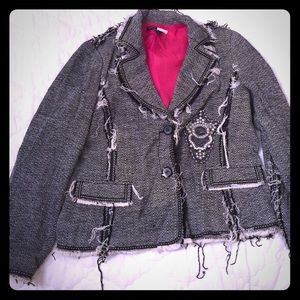 Chic and modern jacket!