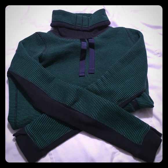 EUC Lululemon sweatshirt