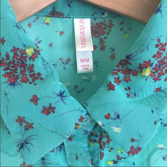 Vintage inspired ditsy floral tie up tank top - Picture 2 of 4