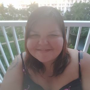 Meet your Posher, Dee dee