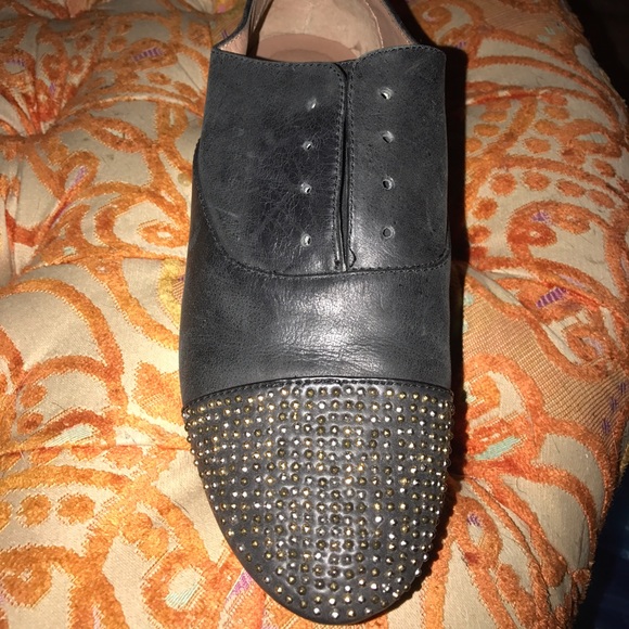 Black shoes w gold studs