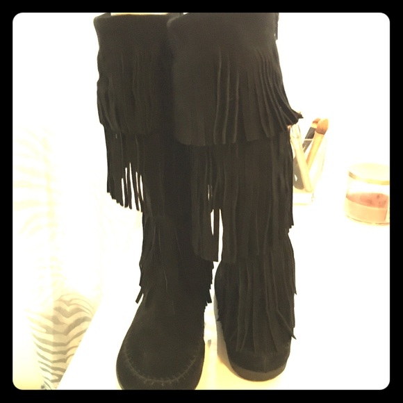Black fringe boots
