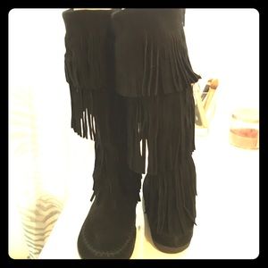 Black fringe boots