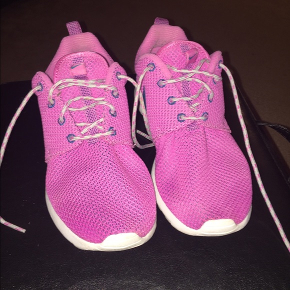 Women's Nike Roshe Run Size 8